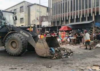 Kinshasa : opération coup de poing au marché Zando, bulldozers et forces de l’ordre en action