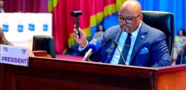 Loi référendaire en RDC : Mayo Mambeke et Mwando s’affrontent sur fond de tensions constitutionnelles