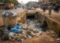 Insalubrité à Kinshasa : les têtes commencent à tomber après la pression du sommet de l’État