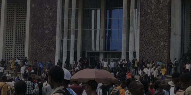 Tensions à l’UNIKIN : les élections étudiantes suspendues après des violences sur le campus