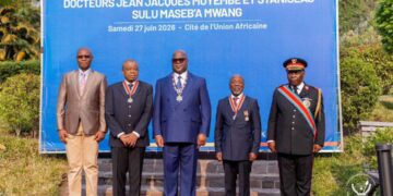 RDC : la Nation célèbre deux géants de la science, Félix Tshisekedi distingue les Professeurs Muyembe et Sulu