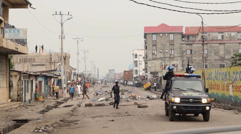 Ebola : le gouvernement interdit les rassemblements dans quatre provinces