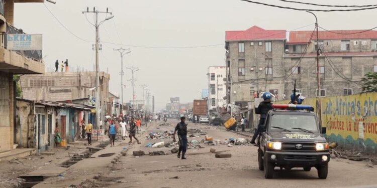 Ebola : le gouvernement interdit les rassemblements dans quatre provinces