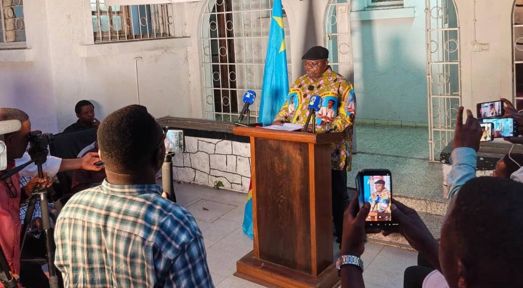 Enjeux : Lisanga Bonganga (RCET-CPS) dénonce « l’autosatisfaction puérile » de l’opposition et réaffirme son soutien à Félix Tshisekedi