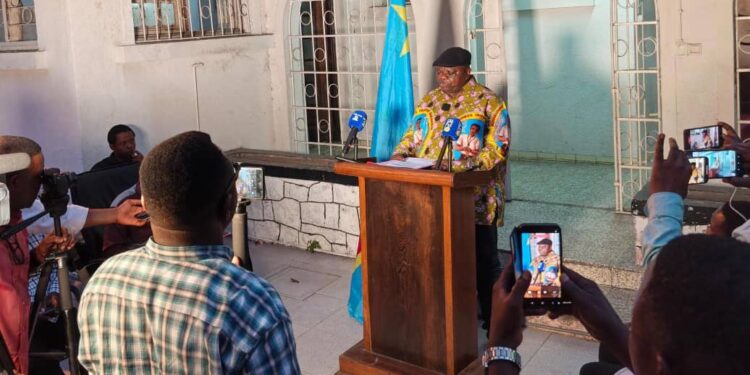 Enjeux : Lisanga Bonganga (RCET-CPS) dénonce « l’autosatisfaction puérile » de l’opposition et réaffirme son soutien à Félix Tshisekedi