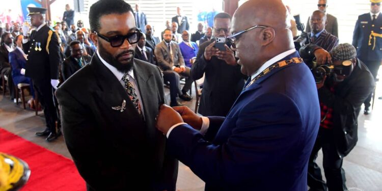 « De Bandalungwa aux plus grandes scènes du monde » : Fally Ipupa dédie son honneur à la culture congolaise et à la paix