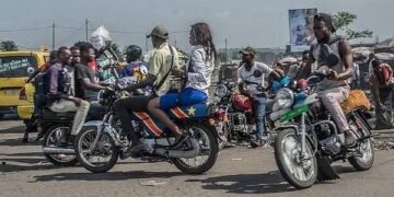 Kinshasa réorganise la circulation : des parkings pour les motocyclistes en préparation