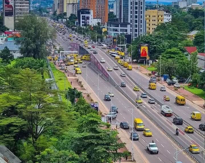 Kinshasa : près de 790 nouveaux engins roulants annoncés pour renforcer le transport urbain