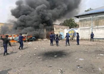 Sécurité à Kinshasa : la Police met fin au recours aux « éclaireurs » lors des opérations