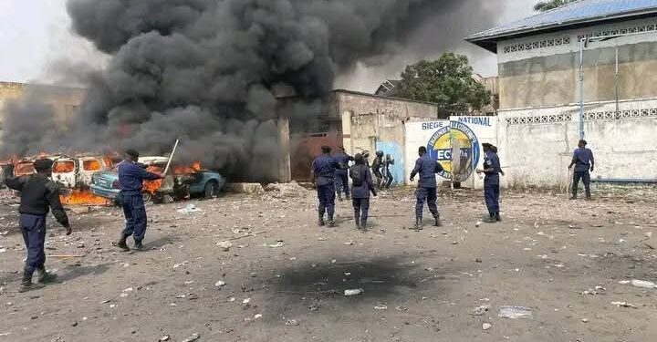 Sécurité à Kinshasa : la Police met fin au recours aux « éclaireurs » lors des opérations