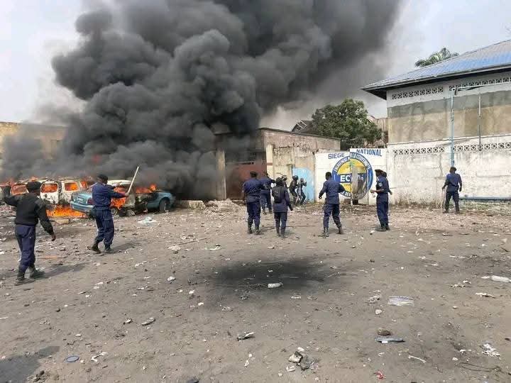 Sécurité à Kinshasa : la Police met fin au recours aux « éclaireurs » lors des opérations