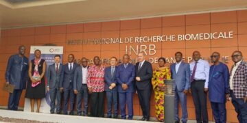 Santé mondiale : en visite à l’INRB, le directeur général de l’AFD réaffirme le soutien de la France à la RDC