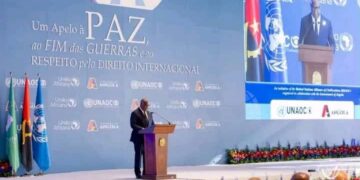 À Luanda, Félix Tshisekedi appelle à une paix « vérifiable sur le terrain »