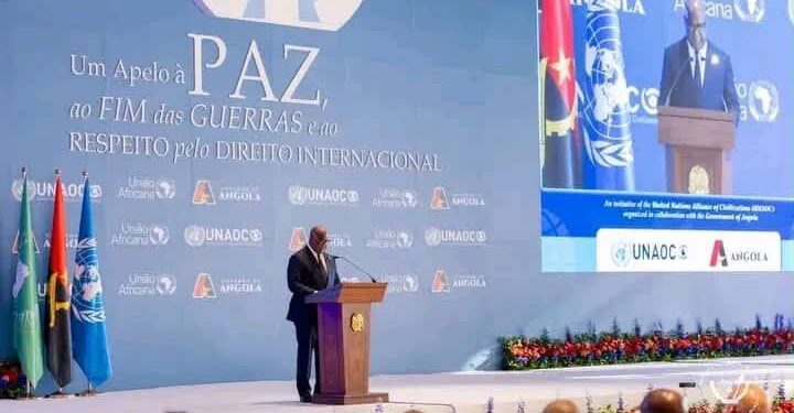 À Luanda, Félix Tshisekedi appelle à une paix « vérifiable sur le terrain »