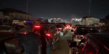 Kinshasa à l&rsquo;arrêt : la capitale étouffe sous des embouteillages monstres
