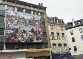 À Bruxelles, Matongé retrouve son emblème : la fresque de Chéri Samba renaît