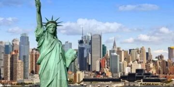 Visa américain : l’ambassade des États-Unis dément les rumeurs d’une caution de 20 000 dollars pour les Congolais