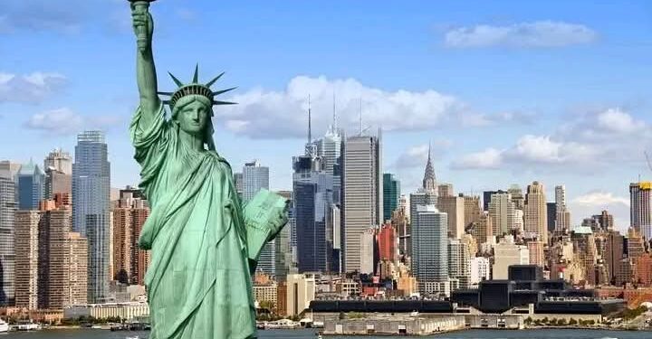 Visa américain : l’ambassade des États-Unis dément les rumeurs d’une caution de 20 000 dollars pour les Congolais