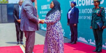 RDC–Tanzanie : Tshisekedi plaide pour une Afrique qui transforme ses richesses