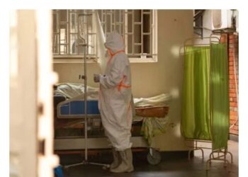 Ebola : la courbe descend, mais la vigilance reste de mise