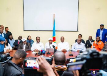 Parlement et Rue : deux fronts, un enjeu