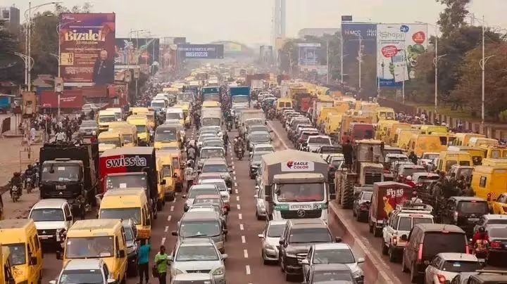 Kinshasa : véhicules et établissements festifs dans le viseur des contrôles