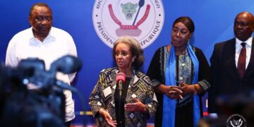 RDC : Félix Tshisekedi échange avec les facilitateurs de l’Union africaine sur la paix dans les Grands Lacs
