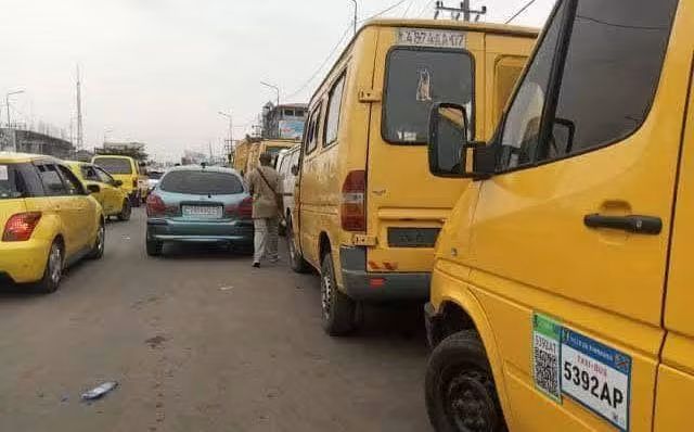 Kinshasa : le gouvernement veut mettre fin aux hausses abusives des tarifs de transport