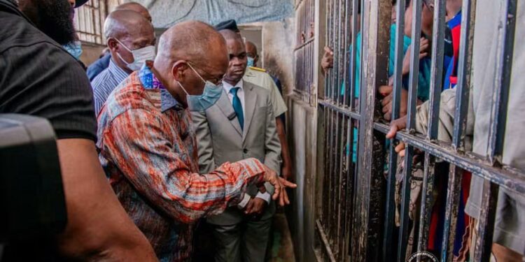 RDC : 16 238 détenus pour 1 500 places à Makala, Guillaume Ngefa annonce des mesures urgentes
