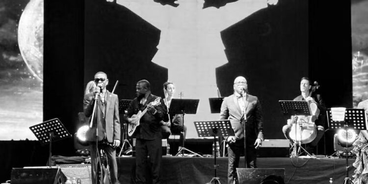 « La Dernière Symphonie » : Papa Wemba fait dialoguer la rumba avec la musique classique