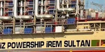 Électricité en RDC : à Istanbul, Teddy Lwamba inspecte une centrale flottante toujours attendue à Matadi