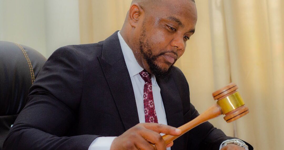 RDC : le CSAC suspend Fils Mukoko pour 88 jours après des propos visant des Occidentaux
